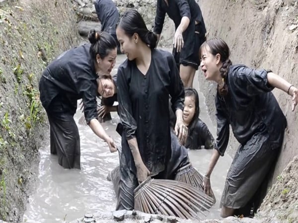 Nằm mơ thấy lội nước bắt cá có ý nghĩa gì